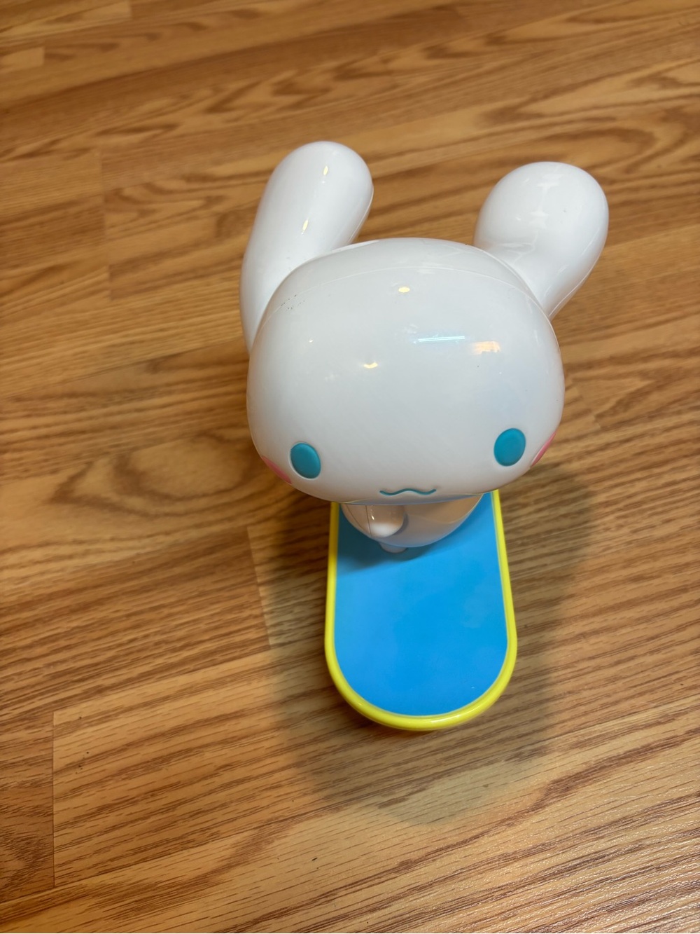 Sanrio Cinnamoroll White, Blue & Yellow Skateboard Figure no remote